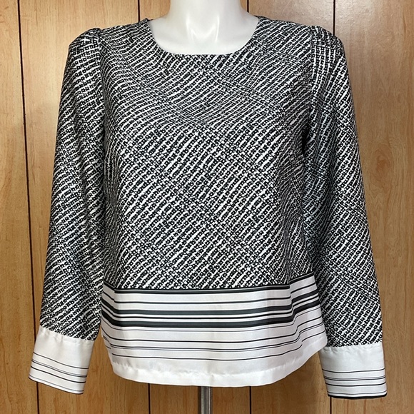Insight Tops - Insight Black and White Striped-Hem Long Sleeve Top SZ - M
